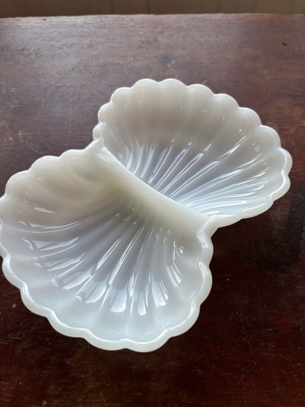 Avon Vintage Milk Glass Double Shell Trinket Soap Dish Scalloped Edge